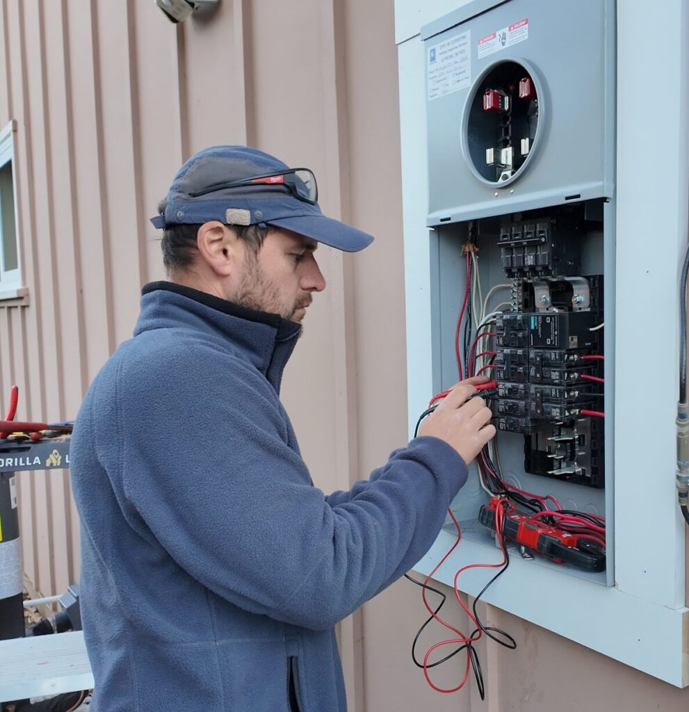 Electrician Salinas fixing the electricity