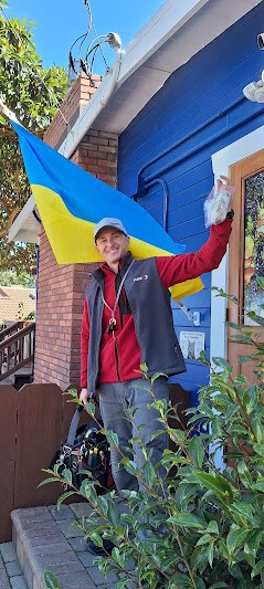 heat pump salinas ca: a satisfied client in the doorway
